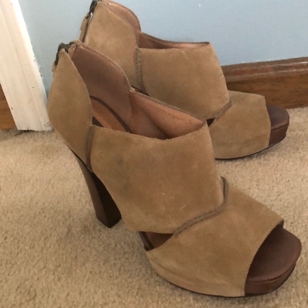 Modern Vintage Beautiful Suede Shoes